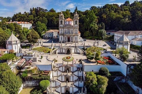 BRAGA E GUIMARÃES Private Historic Tour from Porto