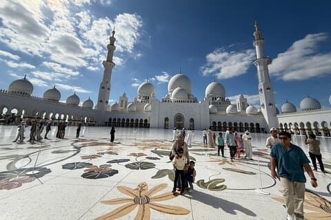Hoteller i nærheden af Abu Dhabi Sightseeing Tour Grand Mosque Oldest Souk Heritage