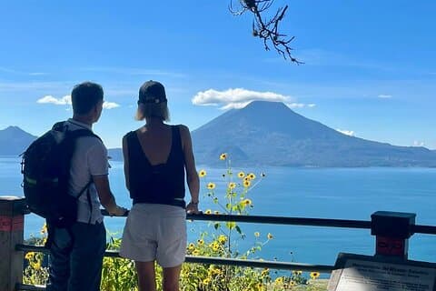 Chichicastenango y Lago de Atitlán: De las Tradiciones al Paraíso