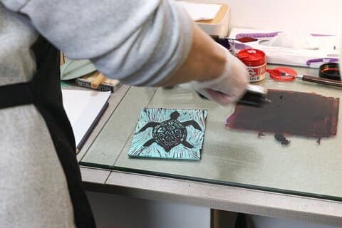 Privat Linocut Printmaking och Tote Bag Art Workshop i Hanoi