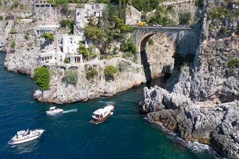 Tour privado de medio día en barco por la costa de Amalfi - Barco clásico Gozzo