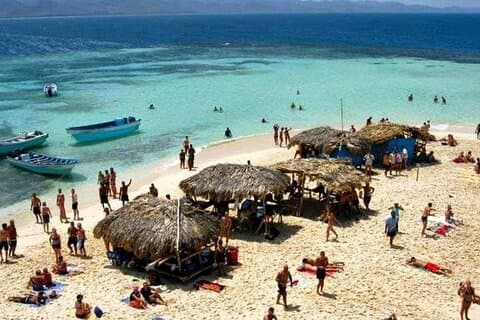 Excursão a Cayo Arena: Mergulho com snorkel, almoço e visita aos manguezais.