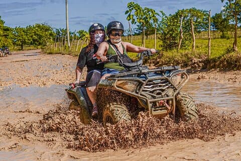 Avventura in Buggy ATV a Punta Cana con la grotta e la spiaggia di Macao