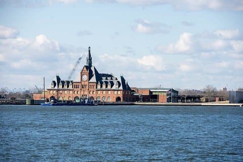 Governor's Island biljett och färja med självguidad App