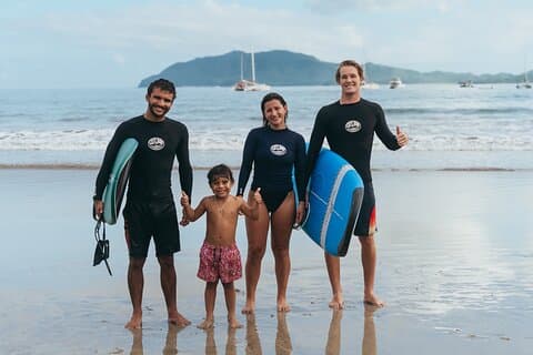 Surfundervisning med pro surfere i Costa Rica