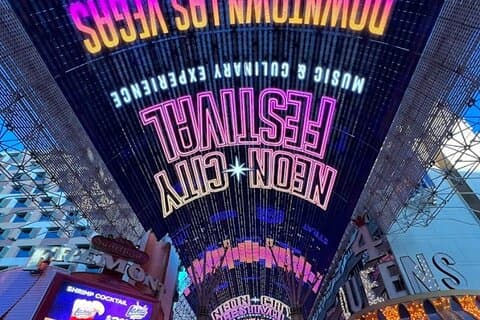 ライトとグラフィティのダウンタウンウォーキングツアー