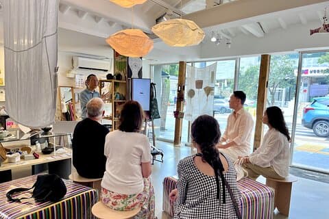 Unique in Korea commentary and tea ceremony program