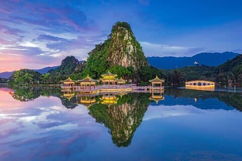 Dagtrip naar het landschap met zeven sterren Crag Karst vanuit Guangzhou