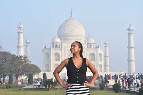 Agra: Taj Mahal Express Entry Tickets w/ Local Expert Tour Guide