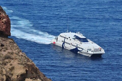Transporte de Ferry entre Santorini e Paros