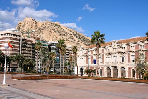 Visita Privada Centro Histórico de Alicante con Santa Bárbara