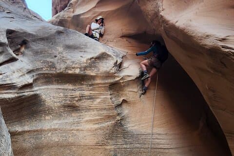 Aventura de canyoneering de dia inteiro perto de Hanksville