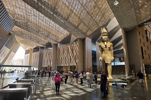 Visita ao Grande Museu Egípcio do Cairo e às Pirâmides de Giza a partir de Hurghada