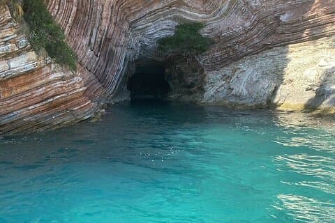 SpeedBoat Tour To Pulebardha, Pigeon Cave and Snorkeling