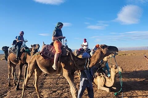 Excursão de 2 dias de Marrakech ao deserto de Zagora com passeio de camelo e acampamento noturno.