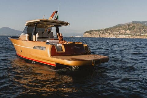 Capri-Tour ab Sorrent oder Positano : Exklusive Yacht