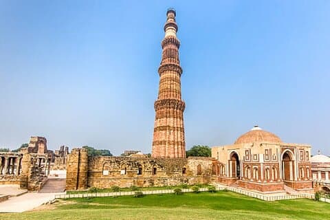 Explora los lugares más destacados de Nueva Delhi en coche