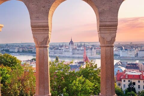 Budapest Scavenger Hunt & Highlights Self-Guided Walking Tour