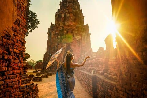 Visitez le chemin de fer, les marchés flottants et Ayutthaya en italien