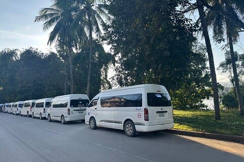 Luang Prabang nach Bahnhof Geteiltes Minivan-Ticket oder Privat