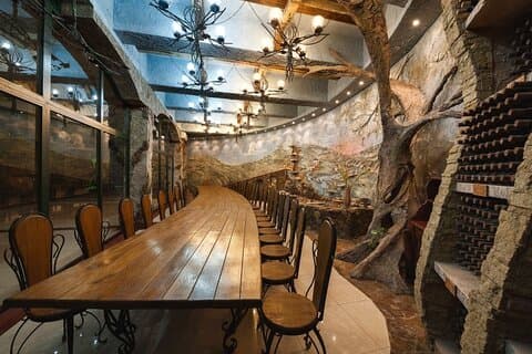 Entdecken Sie das Kloster Căpriana & Château Cojușna Weintour