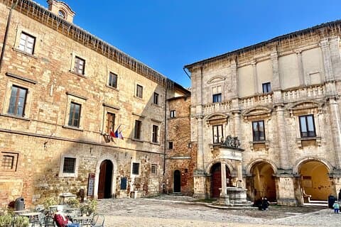 Excursão a pé privada em Montepulciano com degustação de vinhos