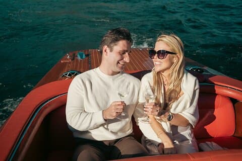 Excursão privada de barco de madeira e aperitivo no Lago de Como