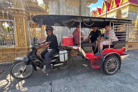 Phnom Penh Ganztägige Stadt- und Kultur-Tuk-Tuk-Tour mit lokalem Essen
