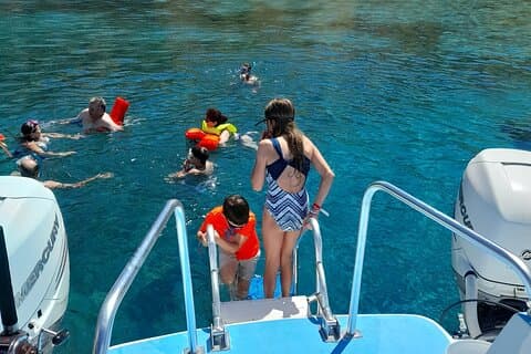Tour en barco por San Cristóbal y Nieves con buceo