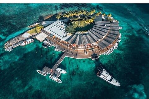 Billionaire’s playground Private Boat Tour