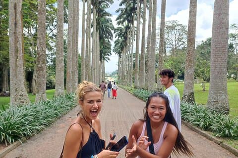 Accra Day Trip to Aburi Botanical Gardens, Waterfalls, Cocoa Farm