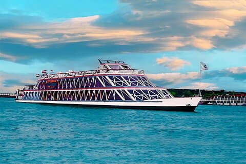 Cairo : Luxury Nile Onyx Dinner Cruise, Belly Dance & Shows