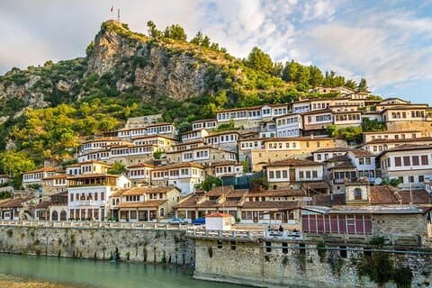 Dagtour naar Berat en Belshi Lake vanuit Durres en Golem