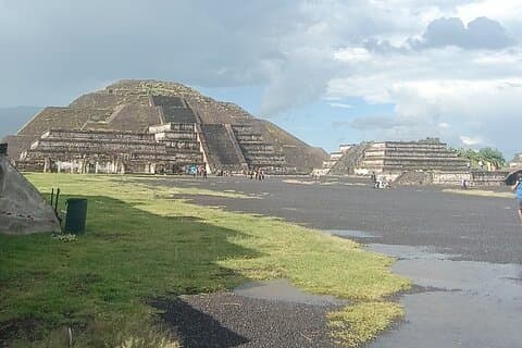 Teotihuacan Pyramids early access without shops