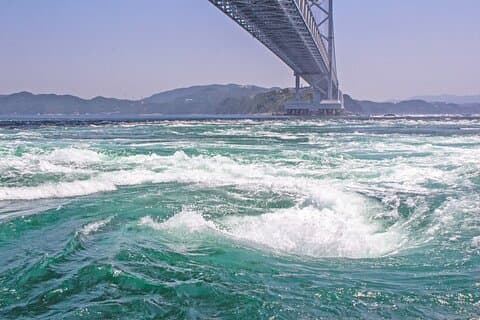 Naruto Whirlpools e arte por carro privado de Osaka