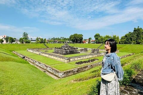 ジョグジャカルタの隠れた寺院（多言語ガイド付き）
