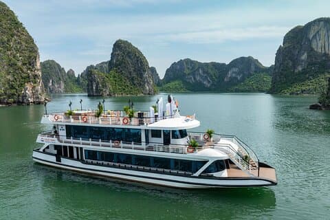 Excursion d'une journée dans la baie d'Halong, croisière 5 étoiles depuis le port de Tuan Chau