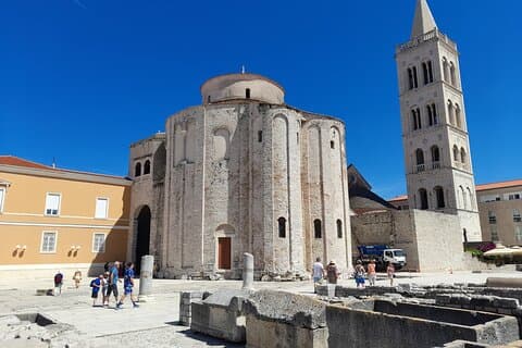 Zagreb til Zadar med Plitvice søer besøg