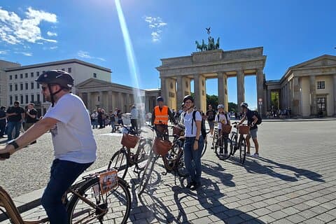 Berlin : Die beste Fahrradtour mit Berliner Guide und Geheimtipps