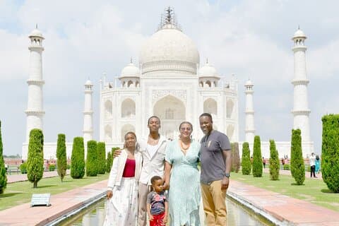 Tour privato Sunrise Taj Mahal con colazione a 5 stelle.