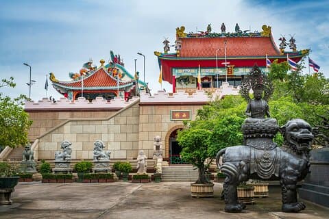 Selfie City & Temple Tours of Pattaya by Songthaew (Local Taxi of Pattaya)
