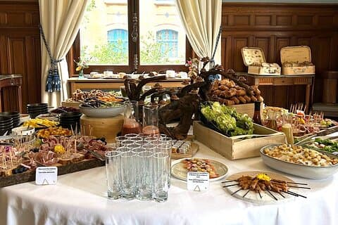 Exclusive Gourmet Brunches on Avenue de Champagne