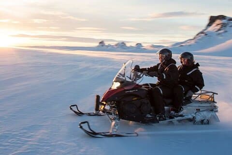 Círculo de oro privado con paseo en moto de nieve desde Reikiavik