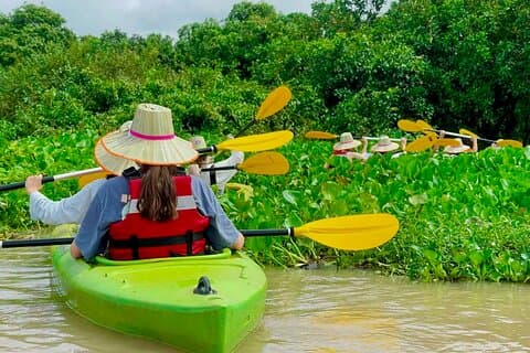 Tour en barco de remo por el pueblo flotante de Chong Kneas