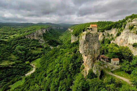 Chiatura og Katskhi Pillar Private Tour fra Kutaisi