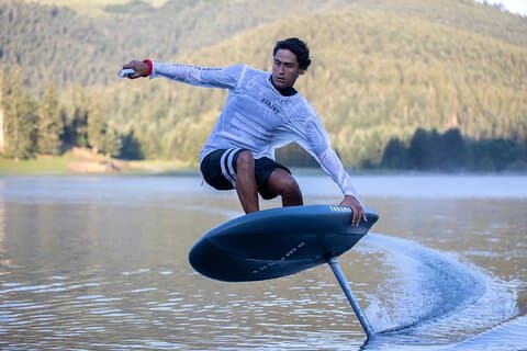 eFoil en el Lago de Como Aprende a volar sobre el agua