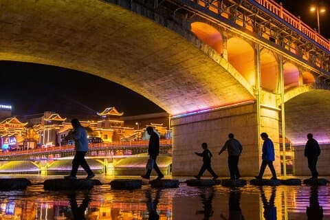 Visite panoramique nocturne de Zhangjiajie + dîner-festin ou massage relaxant