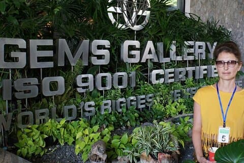 Få svar från personal och tidigare gäster på Gems Gallery Phuket.
