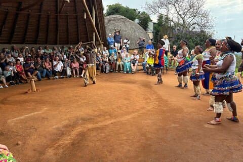 Midday PheZulu Cultural Village Tour de um dia saindo de Durban