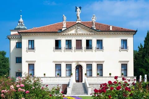 Guided tour among the Tiepolo frescoes at Villa Valmarana